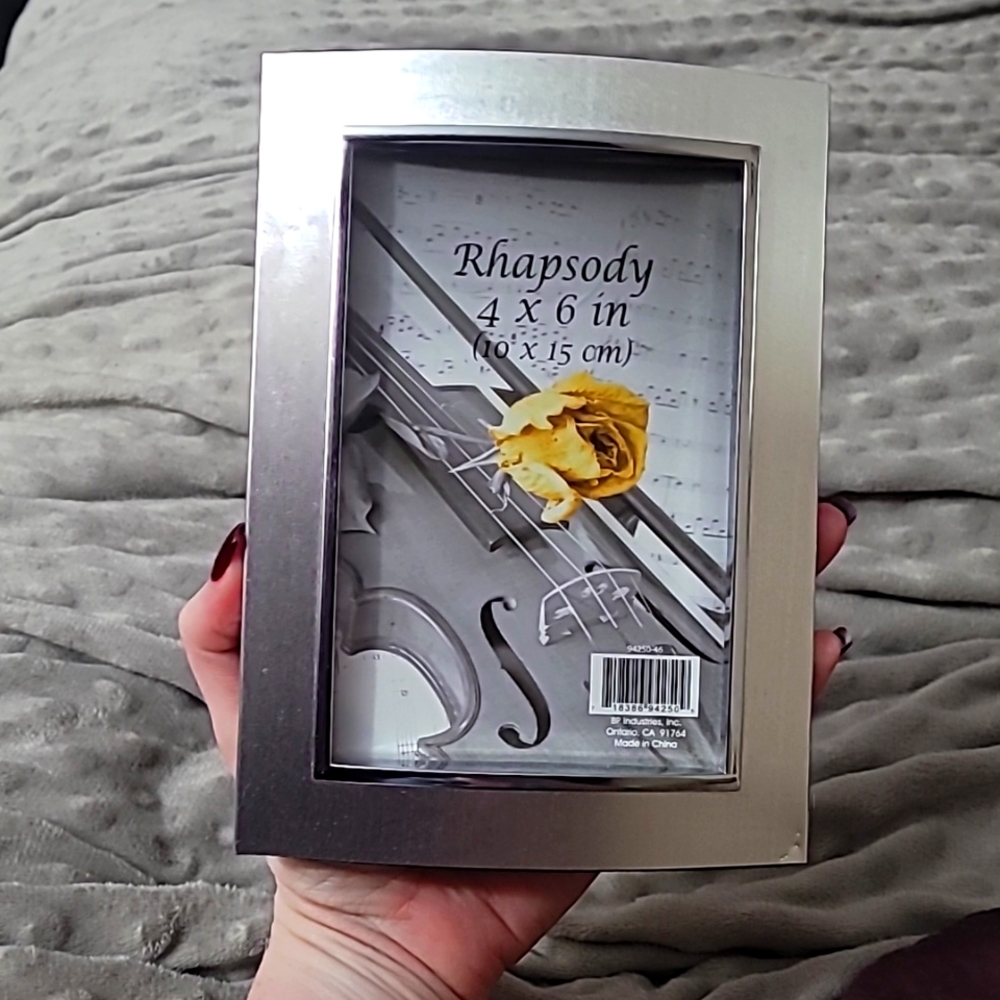 5/$25 - Rhapsody 4x6 silver Picture frame